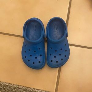Good used condition toddler boy 9C crocs